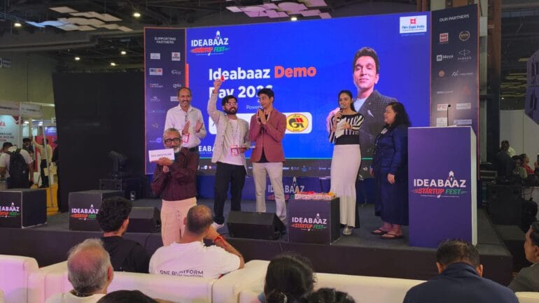 Visitors interacting with RudrMart team at Ideabaaz Startup Fest